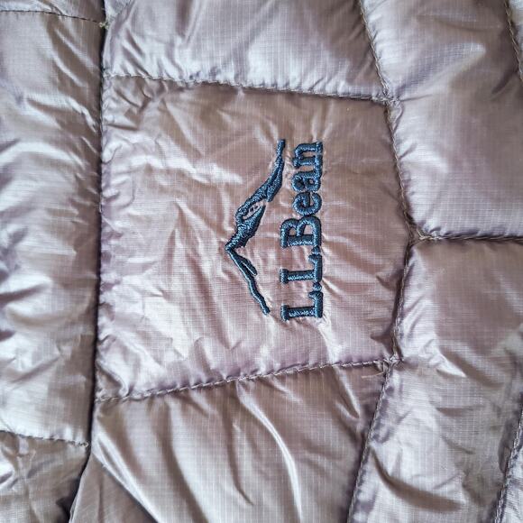 L.L.Bean Jacket Womens Medium Purple Ultralight 850 Down Hooded Puffer DownTek - Picture 12 of 13